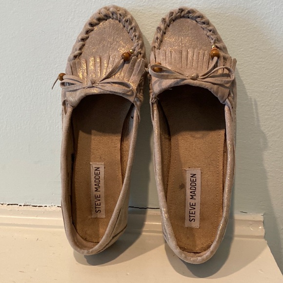 Steve Madden Shoes - Steve Madden moccasin style loafer